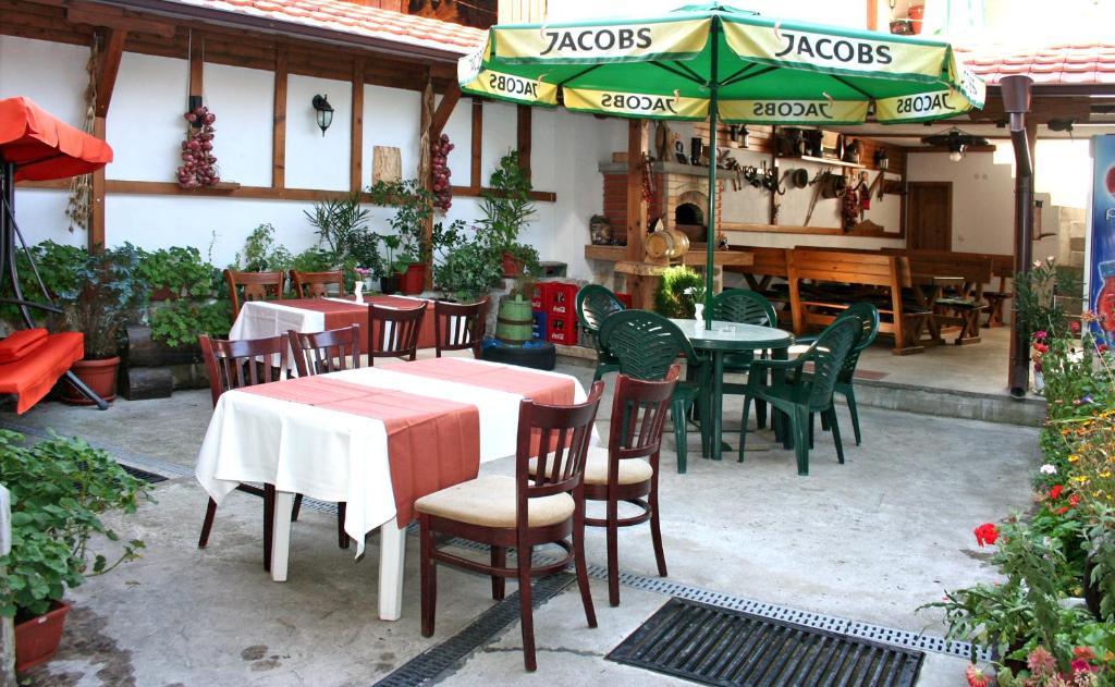 Family Hotel Zora Razlog Buitenkant foto