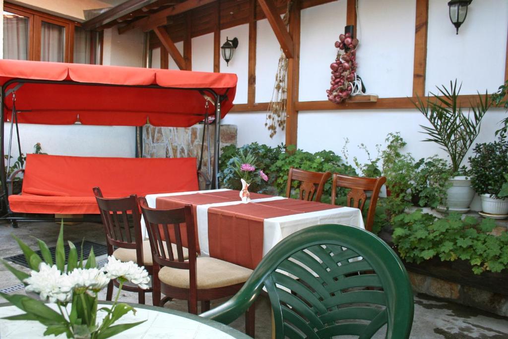 Family Hotel Zora Razlog Buitenkant foto